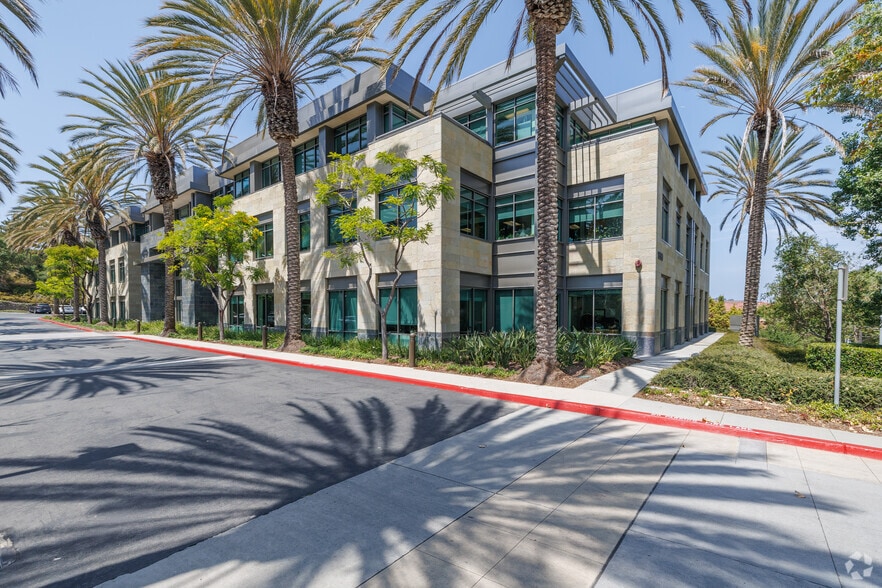 10590 W Ocean Air Dr, San Diego, CA for lease - Building Photo - Image 3 of 18