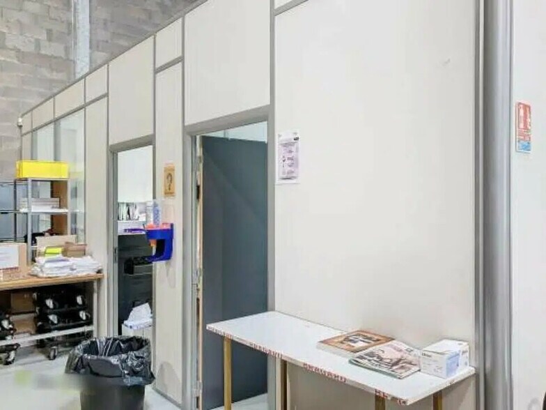 Office in Chantraine for lease - Interior Photo - Image 3 of 5