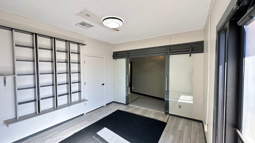 4119 W FM 2147, Cottonwood Shores, TX for lease - Interior Photo - Image 2 of 41