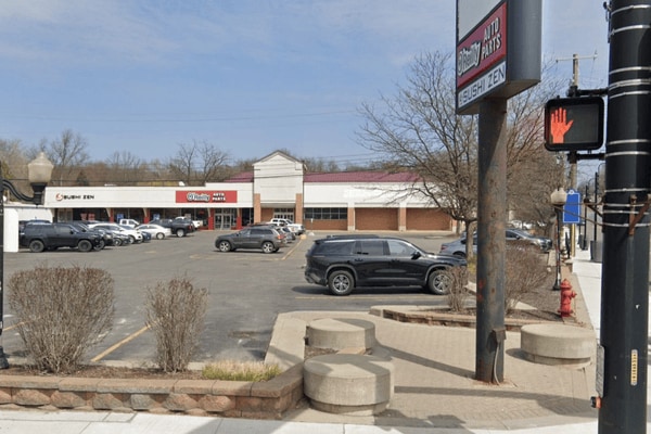 106-114 W Grand River Ave, Brighton, MI for lease - Primary Photo - Image 3 of 3