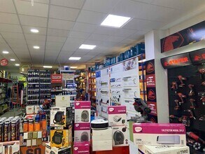 Retail in Alcobendas, Madrid for lease Interior Photo- Image 2 of 6