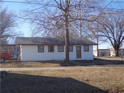 32470 Lone Star Rd, Paola, KS for sale Primary Photo- Image 1 of 1