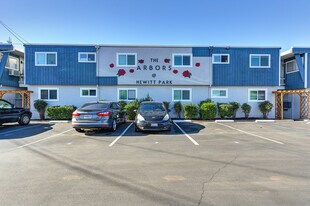 The Arbors at Hewitt Park - Parking Garage