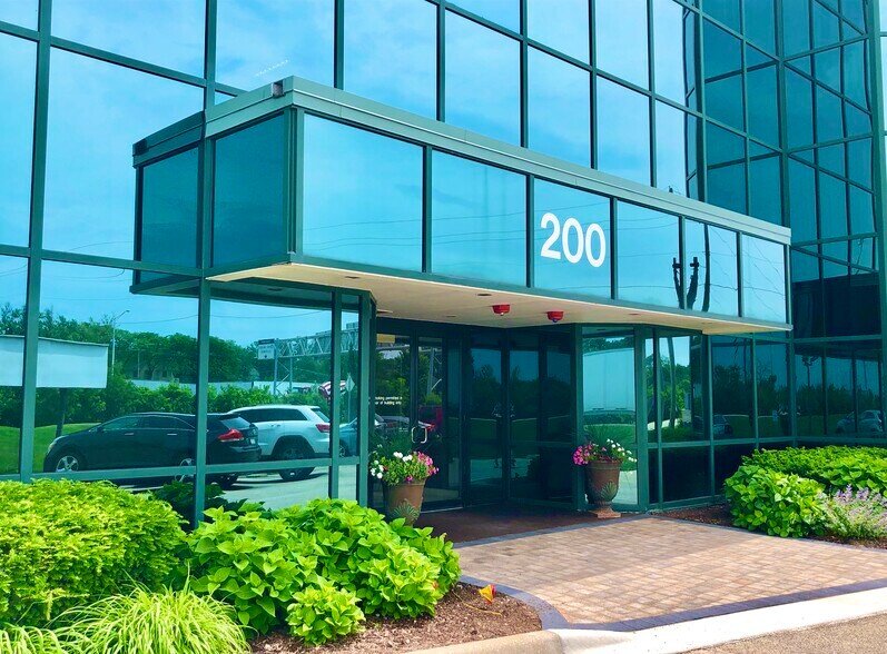 200 S Frontage Rd, Burr Ridge, IL for lease - Building Photo - Image 2 of 7