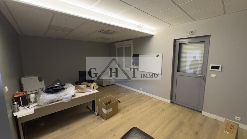 Industrial in Creil for lease - Interior Photo - Image 2 of 3