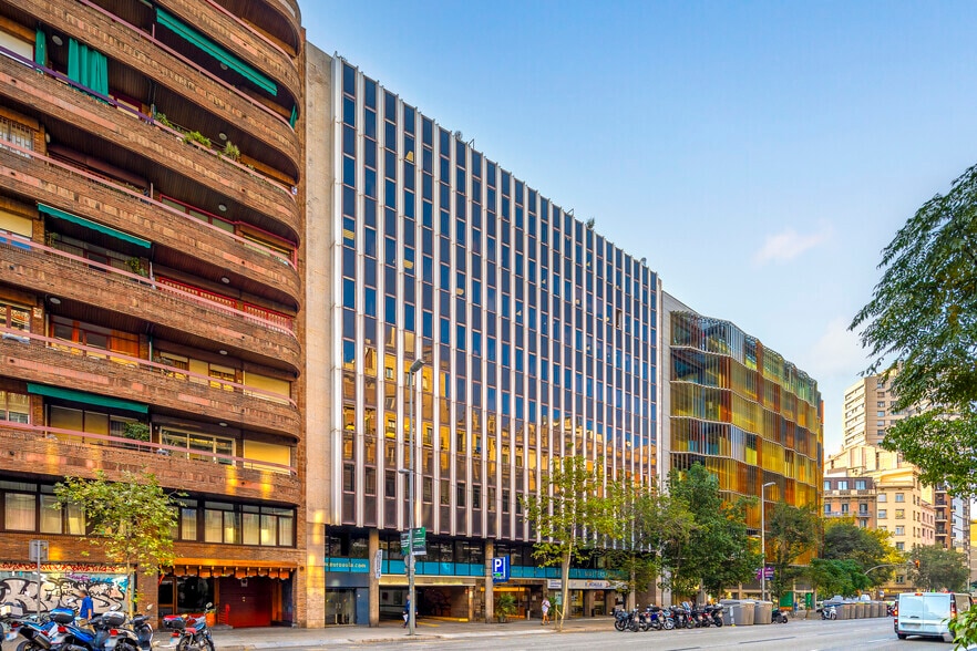 Carrer d'Aragó, 208, Barcelona, Barcelona for lease - Building Photo - Image 2 of 2