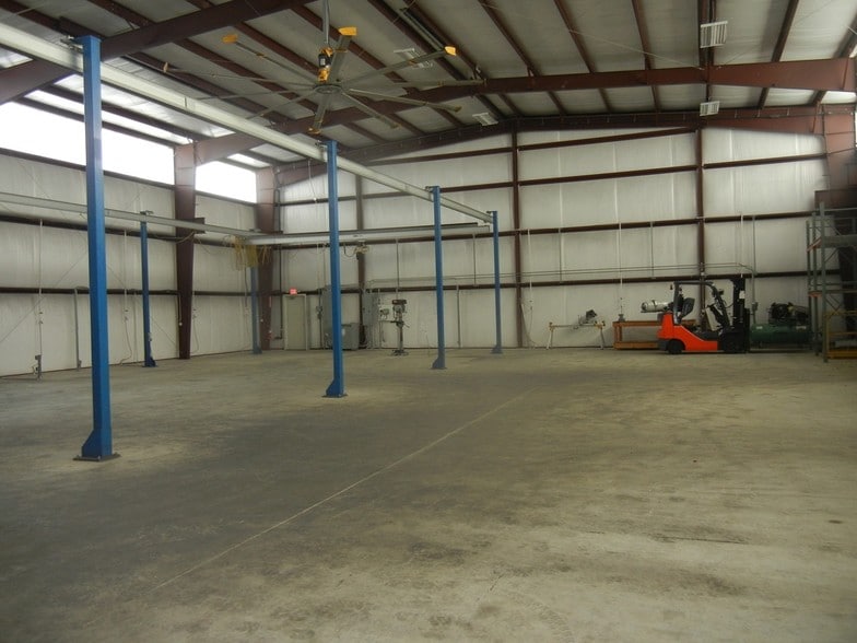 501 Hickerson St, Conroe, TX for lease - Interior Photo - Image 3 of 10