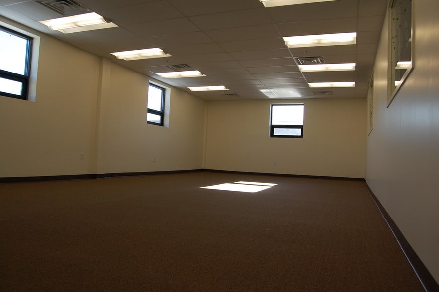 15 Division St, Fairview, NJ for lease - Interior Photo - Image 3 of 9