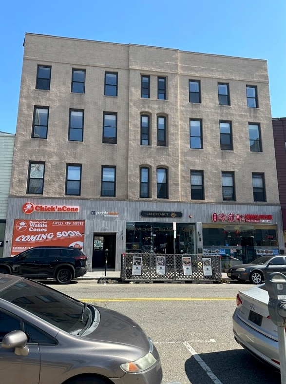 586 Newark Ave, Jersey City, NJ for lease Building Photo- Image 1 of 8