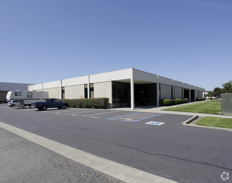 2661-2699 Del Monte St, West Sacramento, CA for lease - Primary Photo - Image 1 of 3