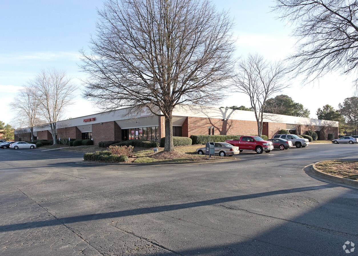 591 Thornton Rd, Lithia Springs, GA 30122