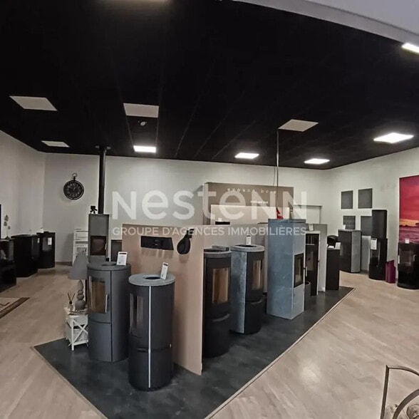 Flex in Plescop for lease - Interior Photo - Image 2 of 4