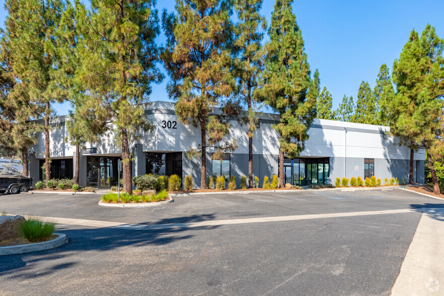 302 Enterprise St, Escondido, CA for lease - Building Photo - Image 2 of 14