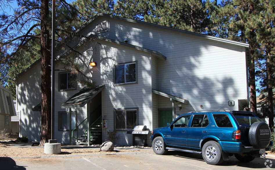 3431 Spruce Ave, South Lake Tahoe, CA for sale - Primary Photo - Image 1 of 21