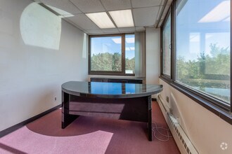 2545-2555 Hempstead Tpke, East Meadow, NY for lease Interior Photo- Image 2 of 8