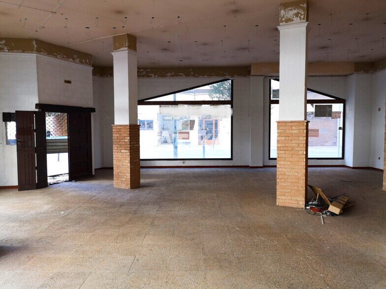 Retail in Ontinyent for lease - Building Photo - Image 2 of 12