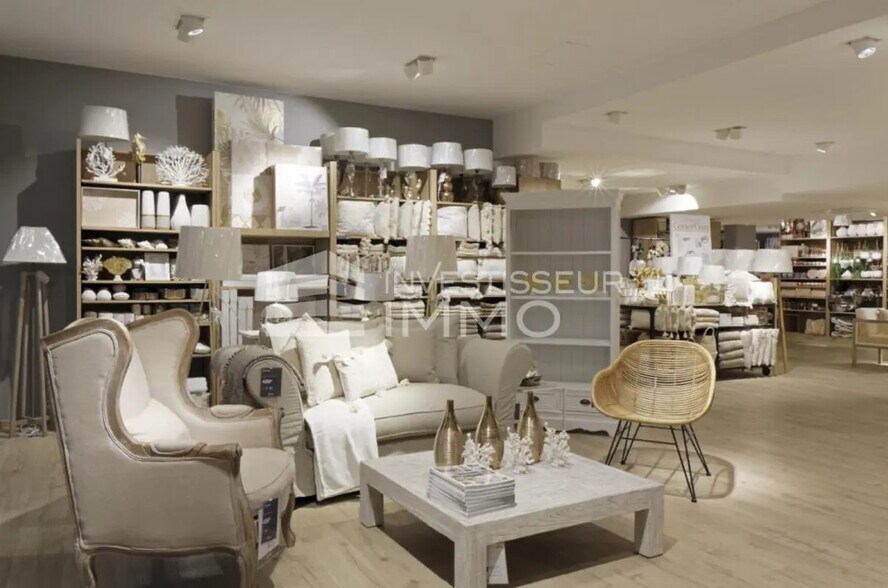 Retail in Saint-Maximin for lease - Interior Photo - Image 2 of 4