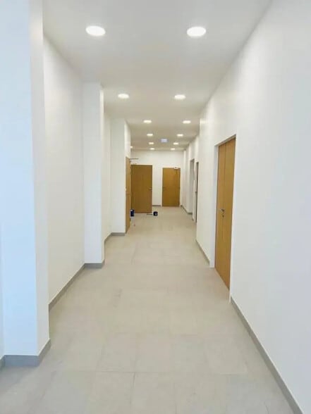 Office in Plaisir for lease - Building Photo - Image 3 of 16