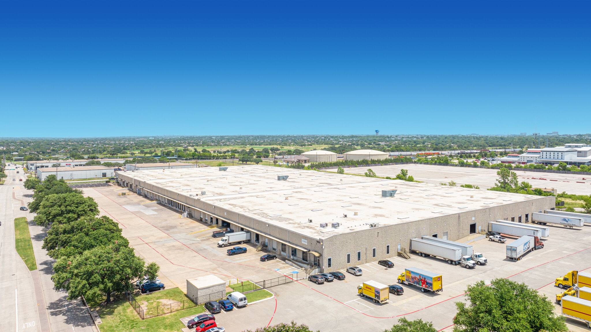 1810 Kelly Blvd, Carrollton, TX for lease Building Photo- Image 1 of 10
