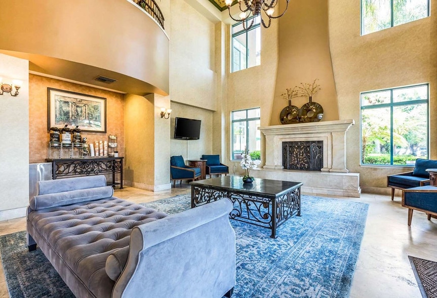 631 Camino del Rio S, San Diego, CA for sale - Lobby - Image 3 of 14