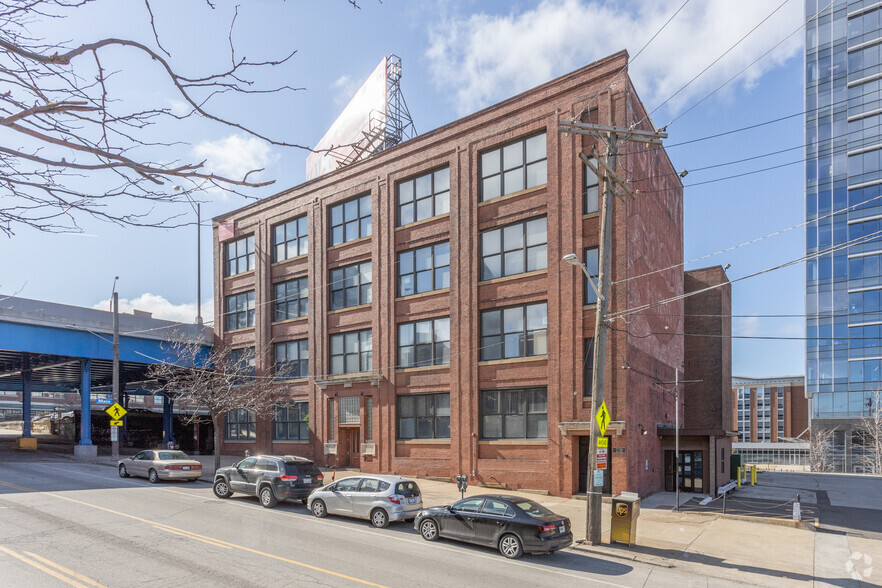 1138 W 9th St, Cleveland, OH for lease - Building Photo - Image 1 of 18