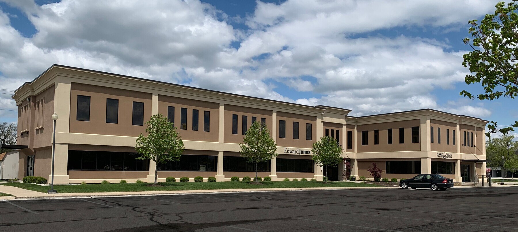 7002 Graham Rd, Indianapolis, IN 46220