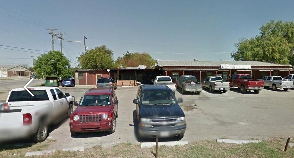 1303 Zanderson Ave, Jourdanton, TX for sale - Primary Photo - Image 1 of 1