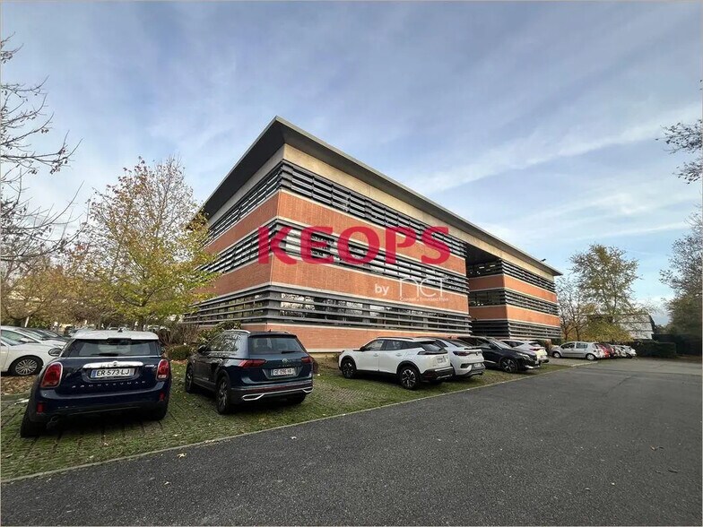 Office in Labège for lease - Building Photo - Image 1 of 8