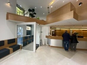 Retail in Lyon for lease Interior Photo- Image 2 of 6