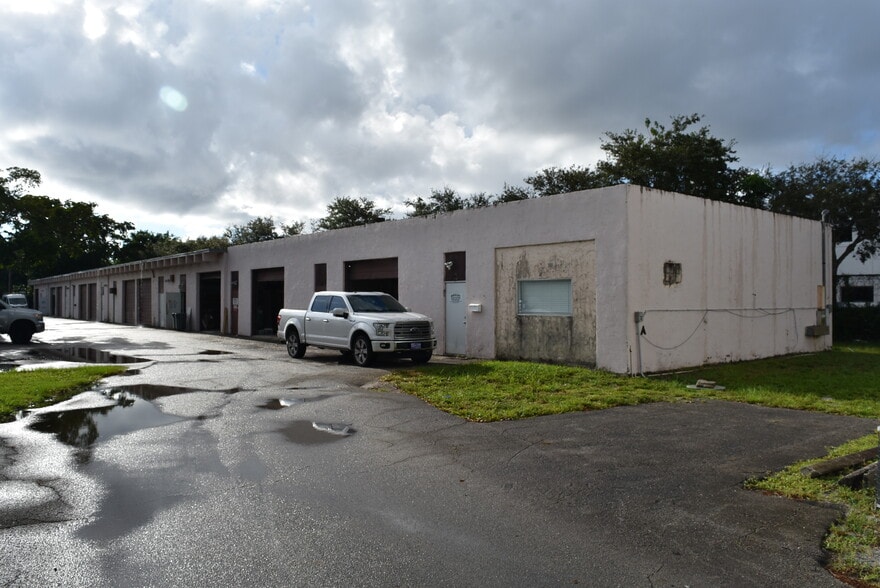 2413 N Federal Hwy, Delray Beach, FL for lease - Building Photo - Image 2 of 9
