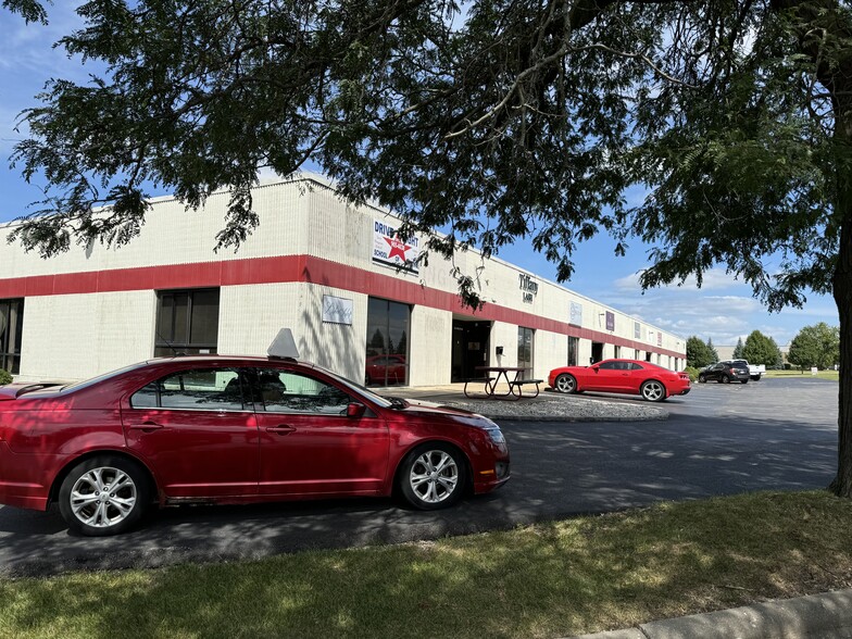 250-278 Phelps Ave, Rockford, IL for lease - Building Photo - Image 2 of 3