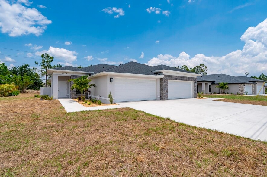 26126 Northern Cross Rd, Punta Gorda, FL for sale - Building Photo - Image 2 of 8