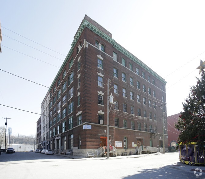 1323 W 13th St, Kansas City, MO for sale - Primary Photo - Image 1 of 15