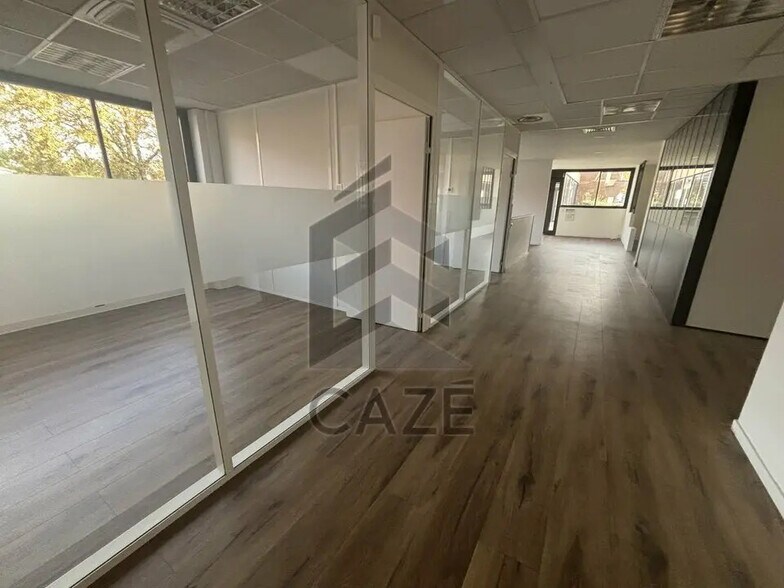 Office in Mérignac for lease - Interior Photo - Image 1 of 5