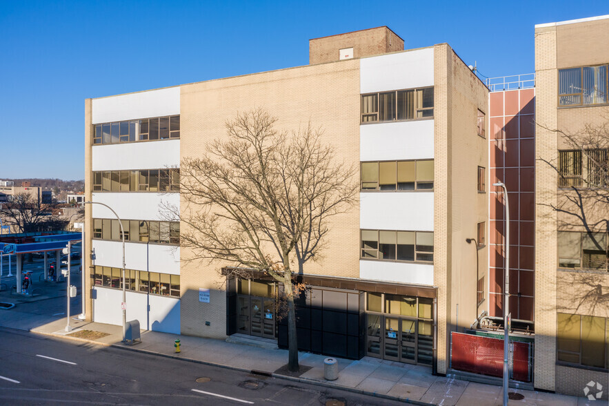 300 Hamilton Ave, White Plains, NY for lease - Building Photo - Image 2 of 4