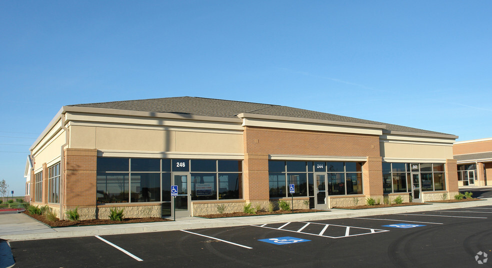 242-246 Broadmoor Dr, Raymore, MO for lease - Building Photo - Image 1 of 1