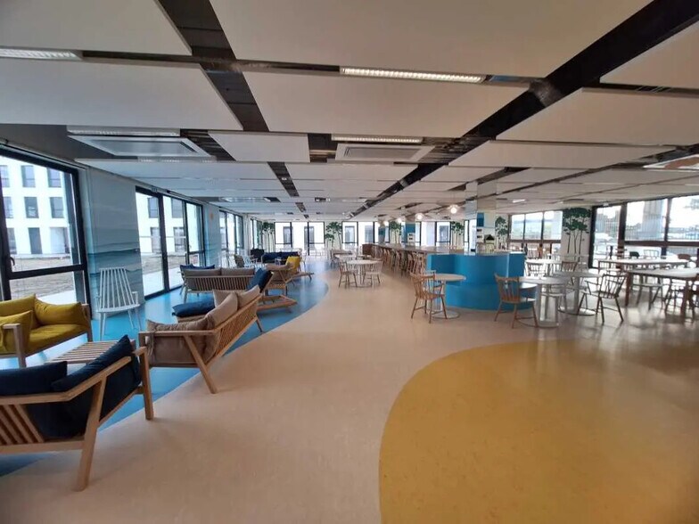 Office in Pessac for lease - Interior Photo - Image 1 of 16