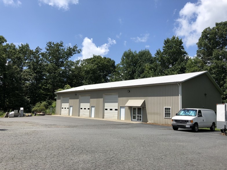 27 & 29 Industrial Dr portfolio of 2 properties for sale on LoopNet.com - Building Photo - Image 2 of 2