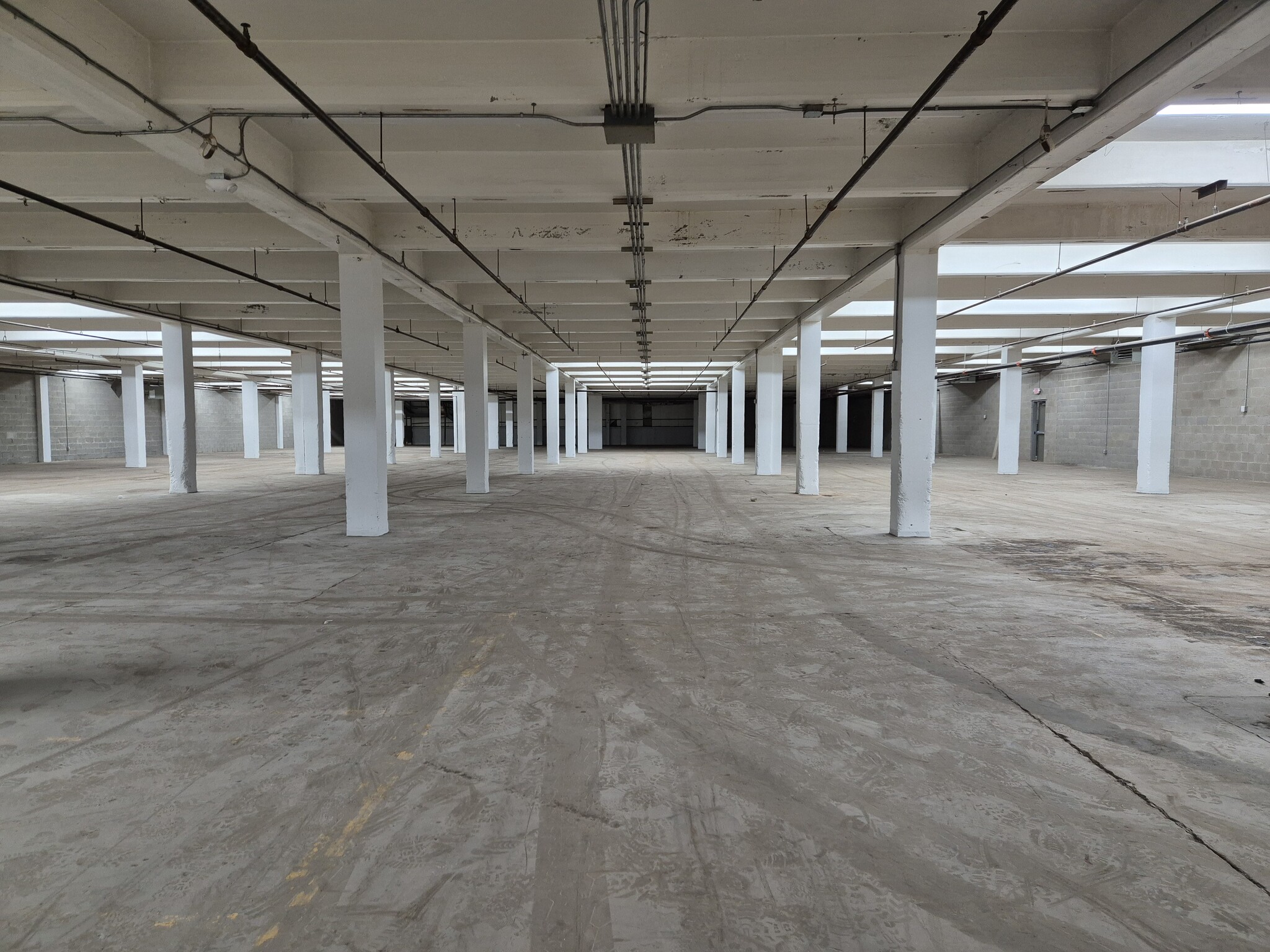 297 Getty Ave, Paterson, NJ for lease Interior Photo- Image 1 of 3