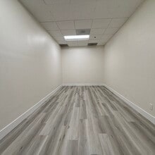 35325 Date Palm Dr, Cathedral City, CA for lease Interior Photo- Image 2 of 4