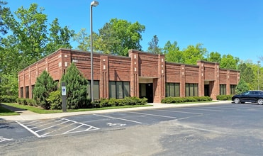 801 Cascade Pointe Ln, Cary, NC for lease Building Photo- Image 1 of 1
