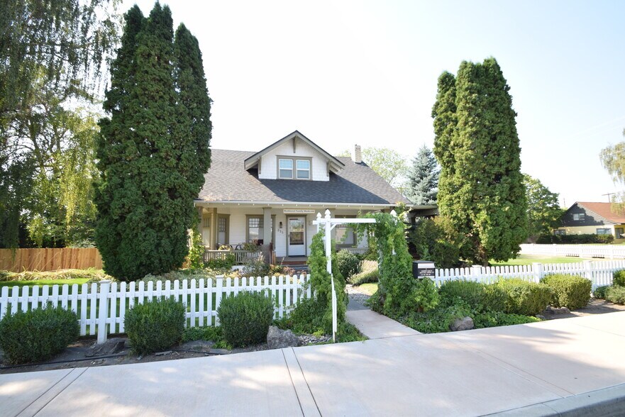 215 SW 7th St, Redmond, OR for sale - Primary Photo - Image 1 of 1