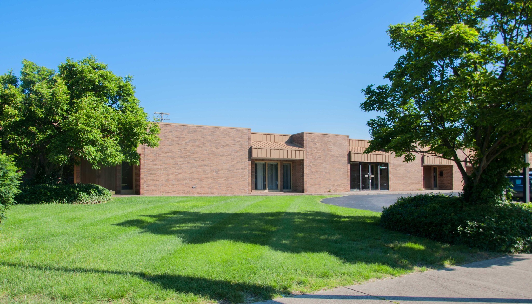 319-327 Court Ave, Jeffersonville, IN for sale Building Photo- Image 1 of 1