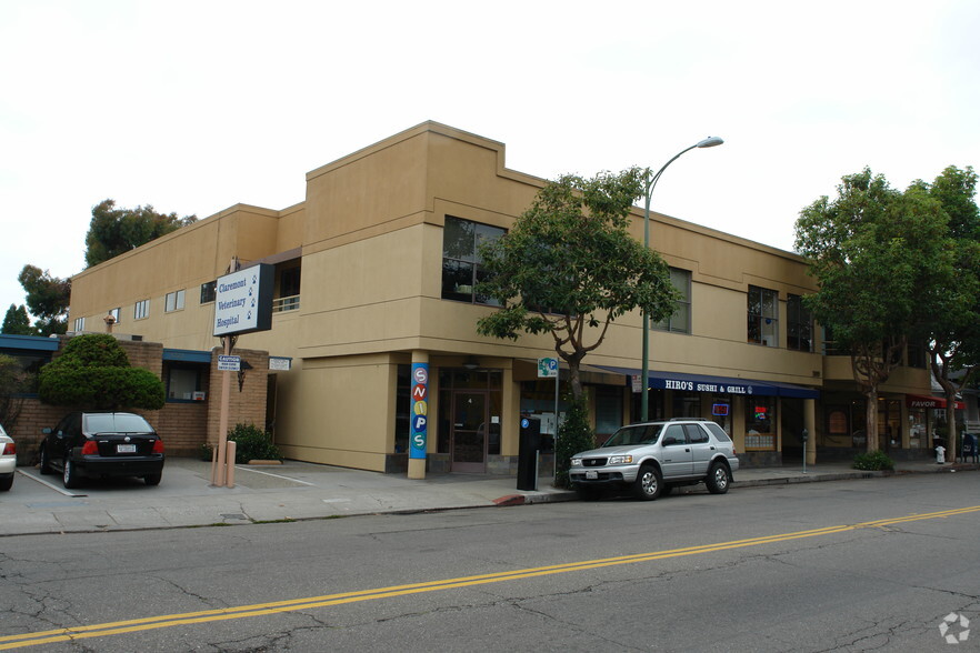 5335-5337 College Ave, Oakland, CA for lease - Building Photo - Image 2 of 2