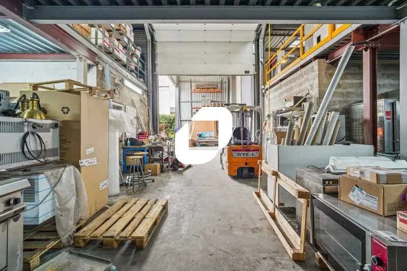 Flex in Sevran for lease - Interior Photo - Image 1 of 16