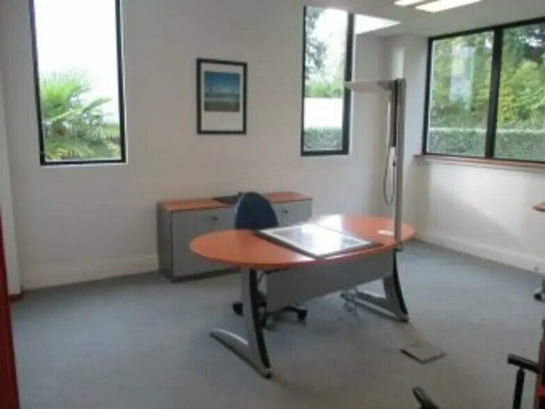 Office in Pessac for lease - Interior Photo - Image 2 of 9