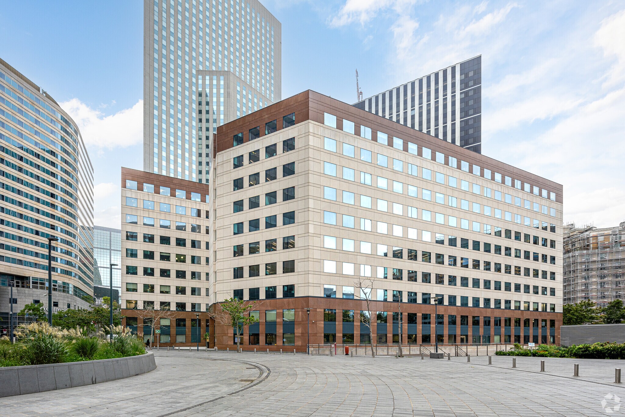 8-12 Avenue De L'Arche, Courbevoie for lease Building Photo- Image 1 of 2