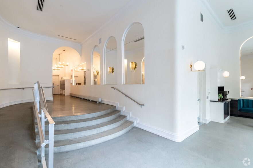 245 Newark Ave, Jersey City, NJ for lease - Lobby - Image 3 of 6