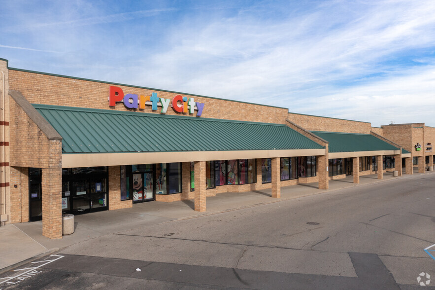 10152-10240 Colerain Ave, Cincinnati, OH for lease - Building Photo - Image 3 of 20