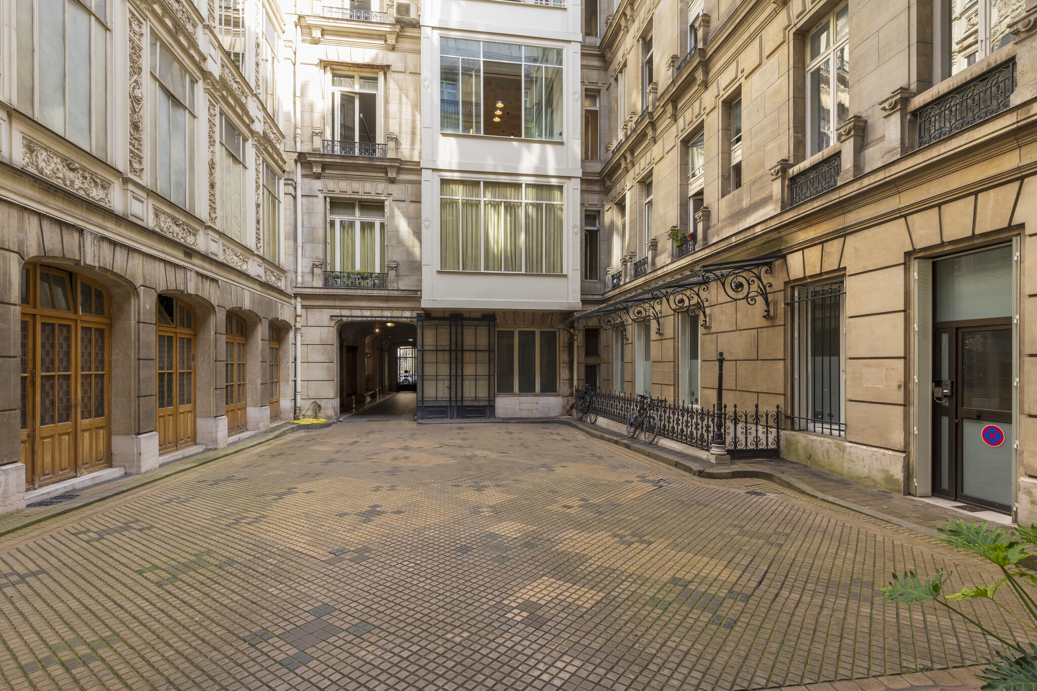 71 Avenue Victor Hugo, Paris for lease Interior Photo- Image 1 of 7